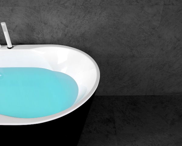 Freestanding Oval Bathtub in Glossy Black