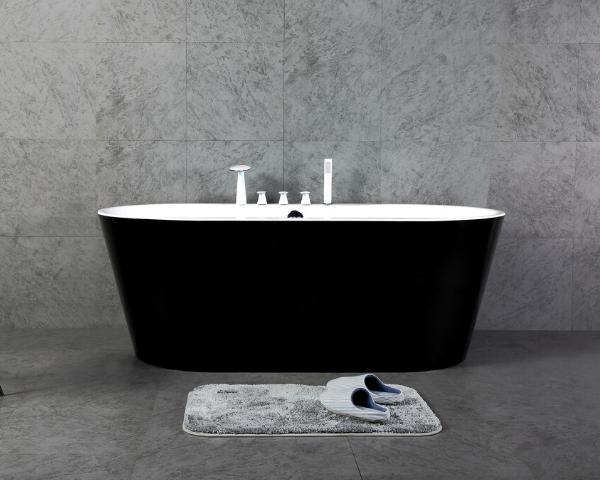 Freestanding Oval Bathtub in Glossy Black