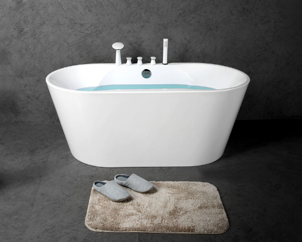 Freestanding Oval Bathtub in White Acrylic